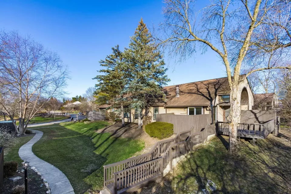 3115 Rivermill Dr #22, Columbus, OH 43220 | 45 Photos - Movoto