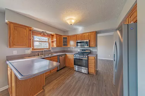 Kitchen - 8417 Seabright Dr, Powell, OH 43065 photo 2 of 6