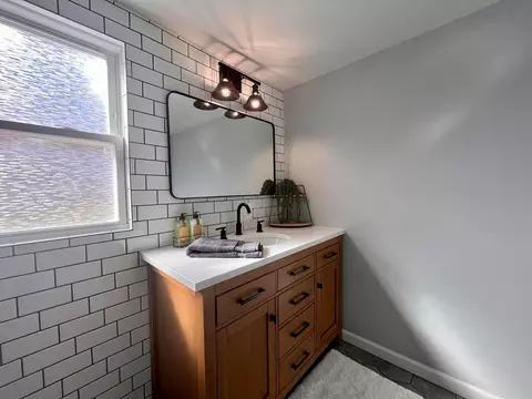 Bath - 25 S Delaware St, Lithopolis, OH 43136 photo 3 of 4