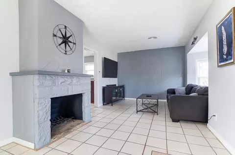 Living - 1265 Moler Rd, Columbus, OH 43207 photo 7 of 10