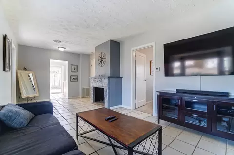 Living - 1265 Moler Rd, Columbus, OH 43207 photo 3 of 10