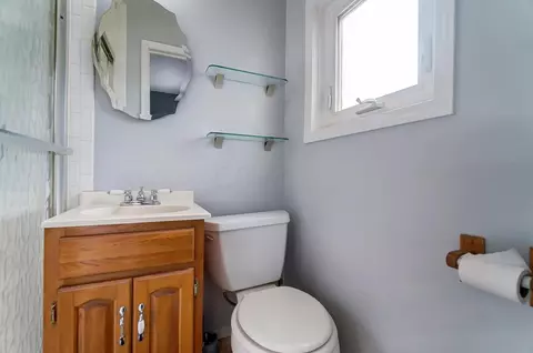 Bath - 1265 Moler Rd, Columbus, OH 43207 photo 2 of 2