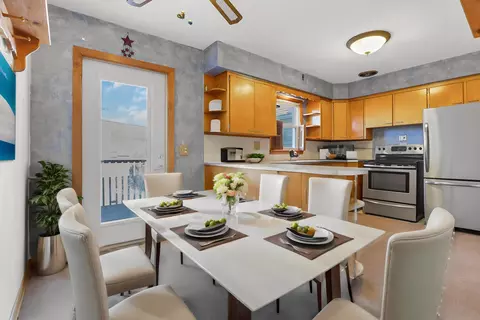 Dining - 1459 E Chestnut St, Lancaster, OH 43130 photo 1 of 1