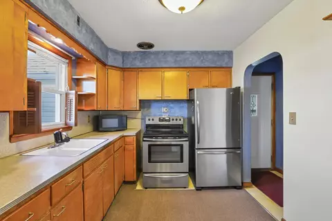Kitchen - 1459 E Chestnut St, Lancaster, OH 43130 photo 5 of 5