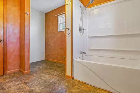 Bath - 1459 E Chestnut St, Lancaster, OH 43130 photo 2 of 2