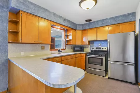 Kitchen - 1459 E Chestnut St, Lancaster, OH 43130 photo 2 of 5