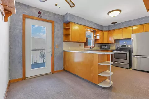 Kitchen - 1459 E Chestnut St, Lancaster, OH 43130 photo 1 of 5
