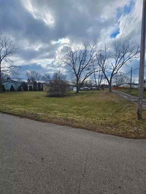 913 Weiant Ave, Newark, OH 43055