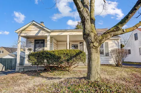 142 W Henderson Rd, Columbus, OH 43214