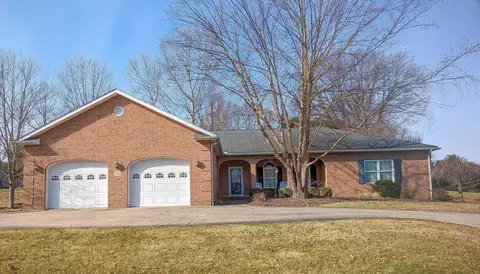 5120 Pine Valley Dr, Zanesville, OH 43701