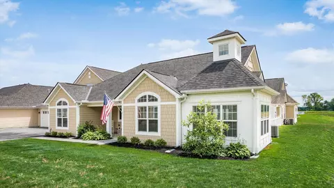 608 Newport Ln, Hebron, OH 43025