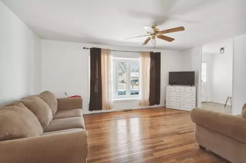 Living - 2614 Capaldi Dr, Marion, OH 43302 photo 2 of 5