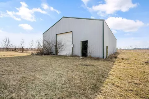 Exterior - 5269 Mclean Mill Rd, Circleville, OH 43113 photo 7 of 17