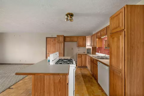 Kitchen - 5269 Mclean Mill Rd, Circleville, OH 43113 photo 2 of 9