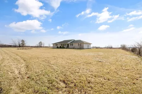 Exterior - 5269 Mclean Mill Rd, Circleville, OH 43113 photo 16 of 17