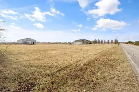 Exterior - 5269 Mclean Mill Rd, Circleville, OH 43113 photo 6 of 17
