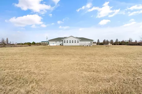 Exterior - 5269 Mclean Mill Rd, Circleville, OH 43113 photo 11 of 17