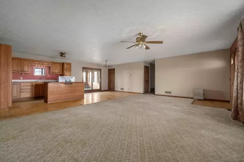Living - 5269 Mclean Mill Rd, Circleville, OH 43113 photo 1 of 2