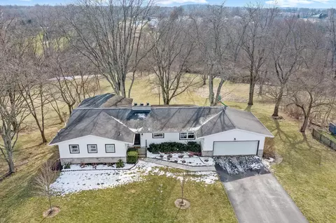 15 Hillside Dr, Delaware, OH 43015