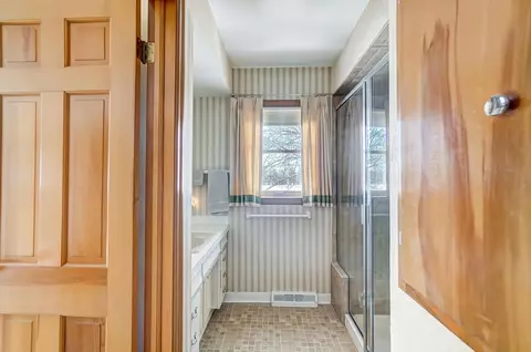 Bath - 3688 Mann Rd, Blacklick, OH 43004 photo 3 of 8
