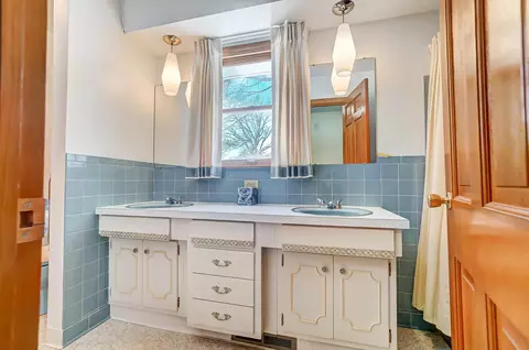 Bath - 3688 Mann Rd, Blacklick, OH 43004 photo 7 of 8
