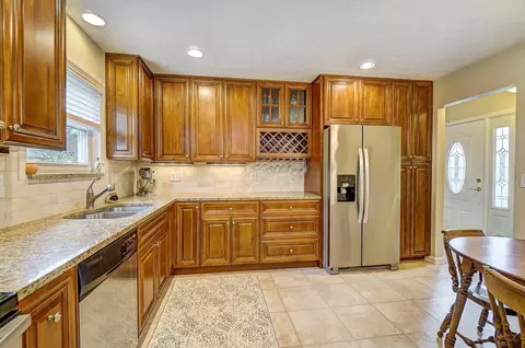 Kitchen - 3228 Needham Dr, Dublin, OH 43017 photo 3 of 4