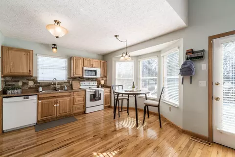 Kitchen - 1343 Four Star Dr E, Galloway, OH 43119 photo 2 of 5