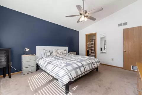 Bedroom - 1343 Four Star Dr E, Galloway, OH 43119 photo 2 of 5
