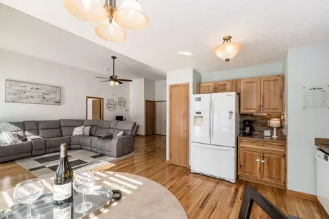 Living - 1343 Four Star Dr E, Galloway, OH 43119 photo 5 of 9
