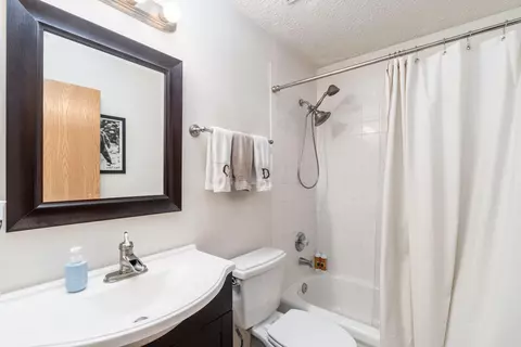 Bath - 1343 Four Star Dr E, Galloway, OH 43119 photo 2 of 2