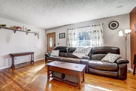 Living - 4480 St Paris Pike, Springfield, OH 45504 photo 1 of 2