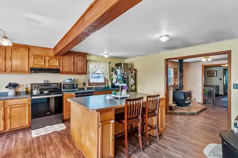 Kitchen - 653 Owens Rd W, Marion, OH 43302 photo 2 of 5