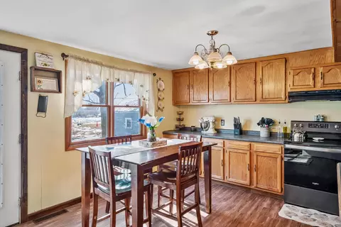Kitchen - 653 Owens Rd W, Marion, OH 43302 photo 3 of 5