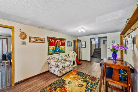 Living - 653 Owens Rd W, Marion, OH 43302 photo 4 of 5