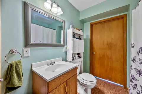 Bath - 653 Owens Rd W, Marion, OH 43302 photo 1 of 3