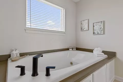 Bath - 6924 Zane Trail Rd, Circleville, OH 43113 photo 5 of 6
