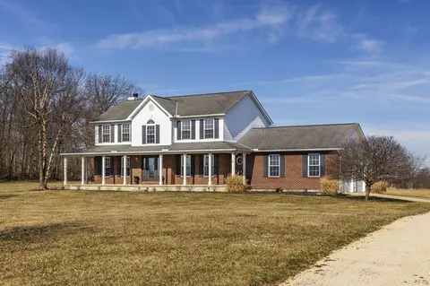 Exterior - 6924 Zane Trail Rd, Circleville, OH 43113 photo 2 of 14