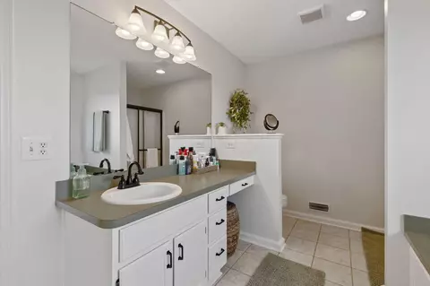 Bath - 6924 Zane Trail Rd, Circleville, OH 43113 photo 3 of 6