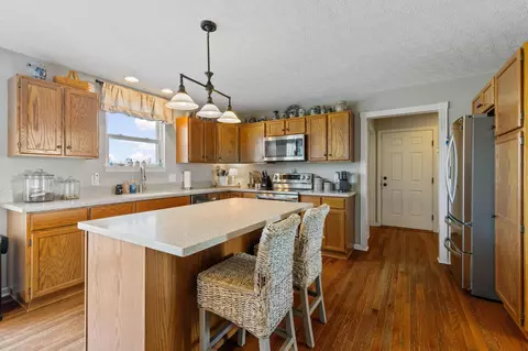 Kitchen - 6924 Zane Trail Rd, Circleville, OH 43113 photo 4 of 7