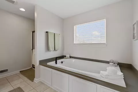 Bath - 6924 Zane Trail Rd, Circleville, OH 43113 photo 2 of 6