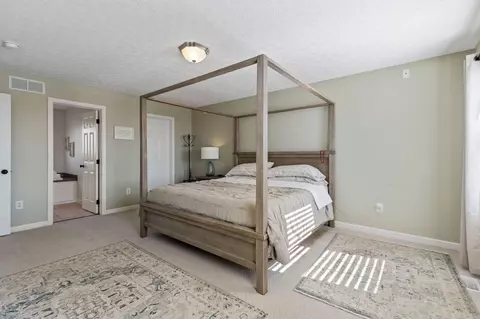 Bedroom - 6924 Zane Trail Rd, Circleville, OH 43113 photo 2 of 7