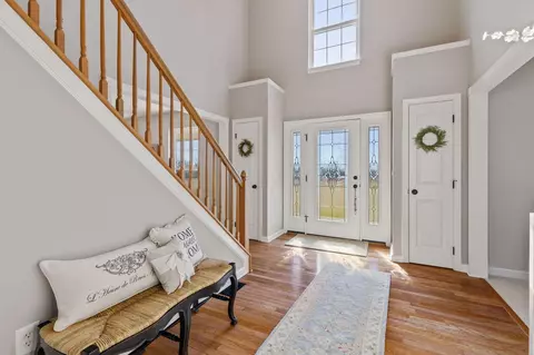 Entry Way - 6924 Zane Trail Rd, Circleville, OH 43113 photo 2 of 5