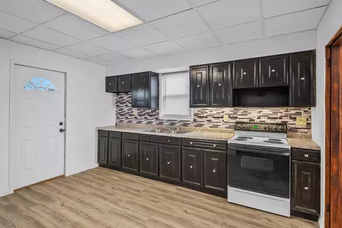 Kitchen - 204 E Fairground St, Marion, OH 43302 photo 2 of 3