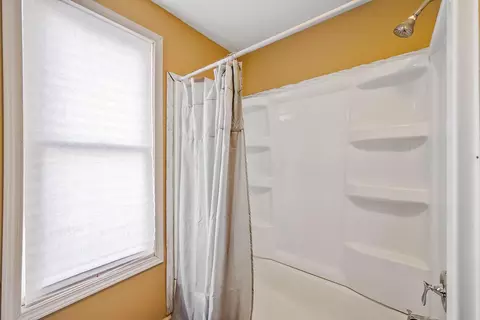 Bath - 204 E Fairground St, Marion, OH 43302 photo 2 of 4