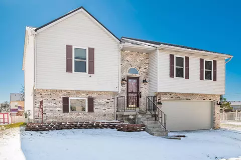42 Collins Dr, Ashville, OH 43103