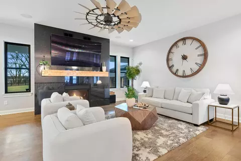 Living - 2000 Horseshoe Rd, Delaware, OH 43015 photo 2 of 8
