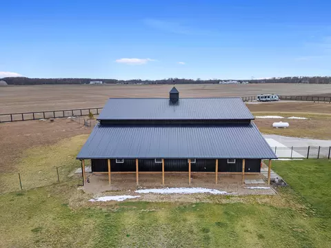 Exterior - 2000 Horseshoe Rd, Delaware, OH 43015 photo 24 of 26