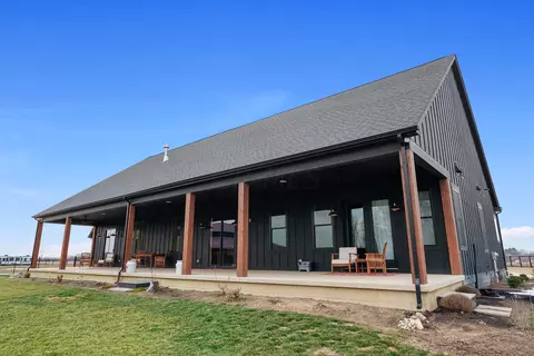 Exterior - 2000 Horseshoe Rd, Delaware, OH 43015 photo 12 of 26