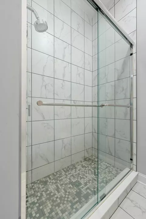 Bath - 2000 Horseshoe Rd, Delaware, OH 43015 photo 7 of 11