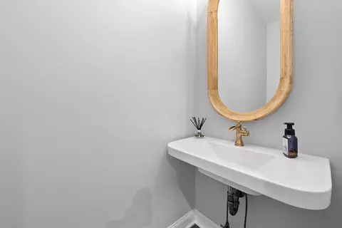 Bath - 2000 Horseshoe Rd, Delaware, OH 43015 photo 8 of 11